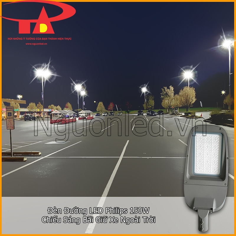 Đèn đường Philips 150W chiếu sáng bãi xe ngoài trời có vạch đỗ rõ