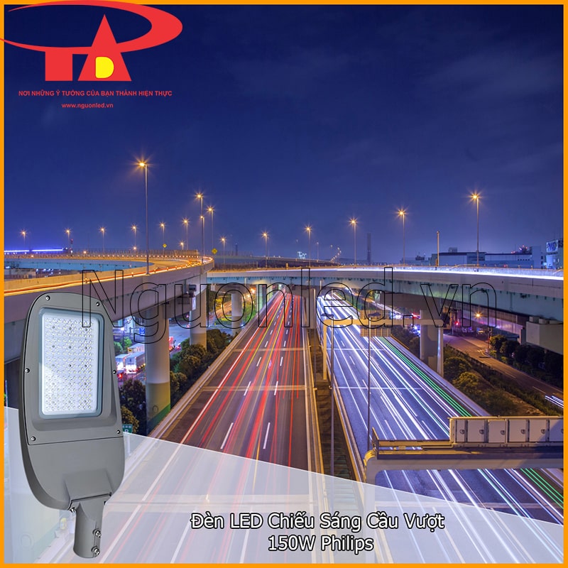 Đèn LED chiếu sáng cầu vượt 150W Philips trong khung cảnh giao thông ban đêm