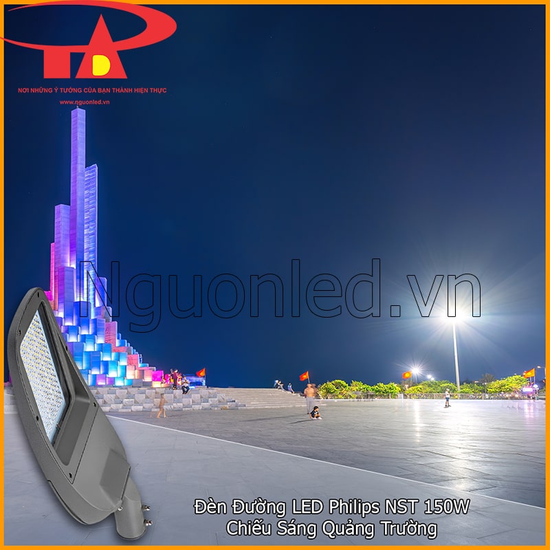 Đèn đường Philips NST 150W chiếu sáng quảng trường vào ban đêm