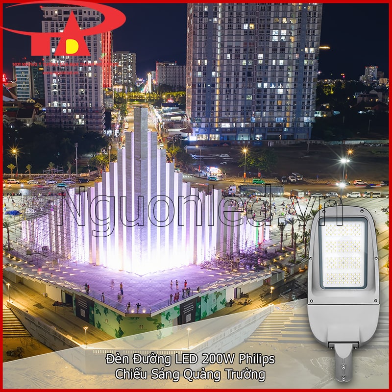 Đèn đường Philips 200W chiếu sáng quảng trường vào buổi tối
