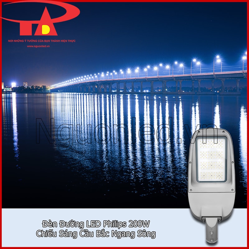 Đèn LED đường phố Philips 200W trên cầu bắc ngang sông