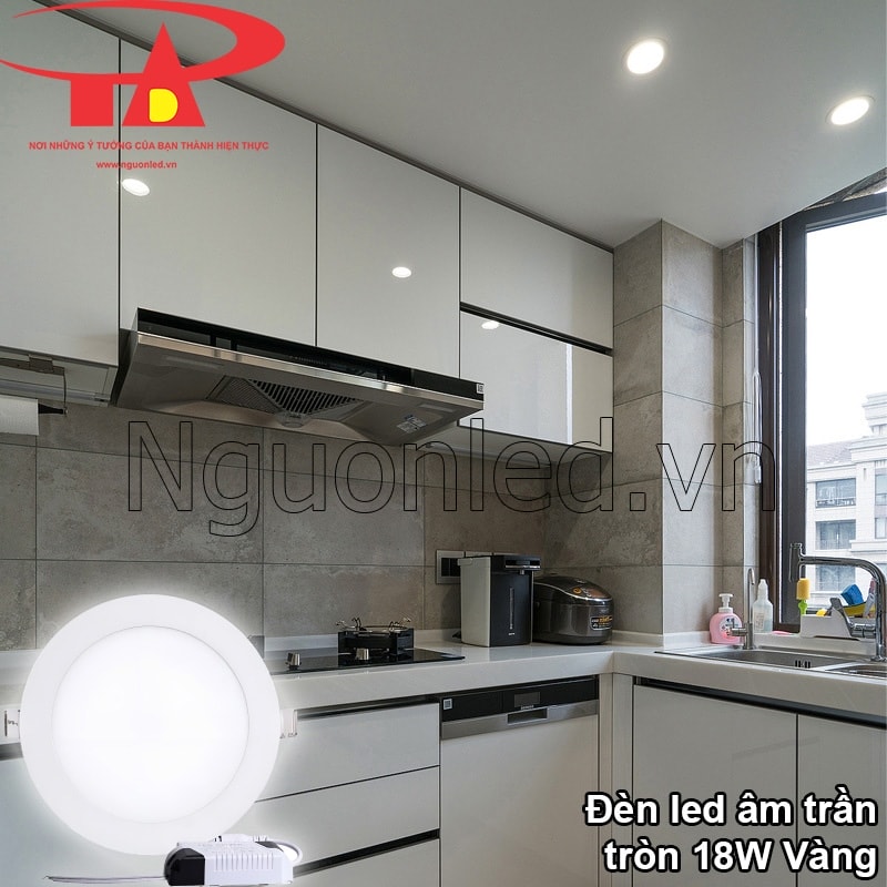 Đèn downlight vàng, nhà bếp ấm áp, tiện nghi