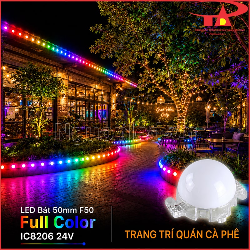 Sân vườn quán cà phê dùng LED bát Full Color dọc mái, bồn cây và lối đi 