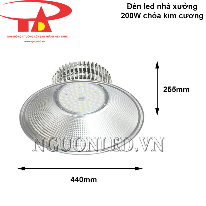 Kích thước đèn led nhà xưởng 200W nhiều hạt phù hợp cho không gian rộng lớn