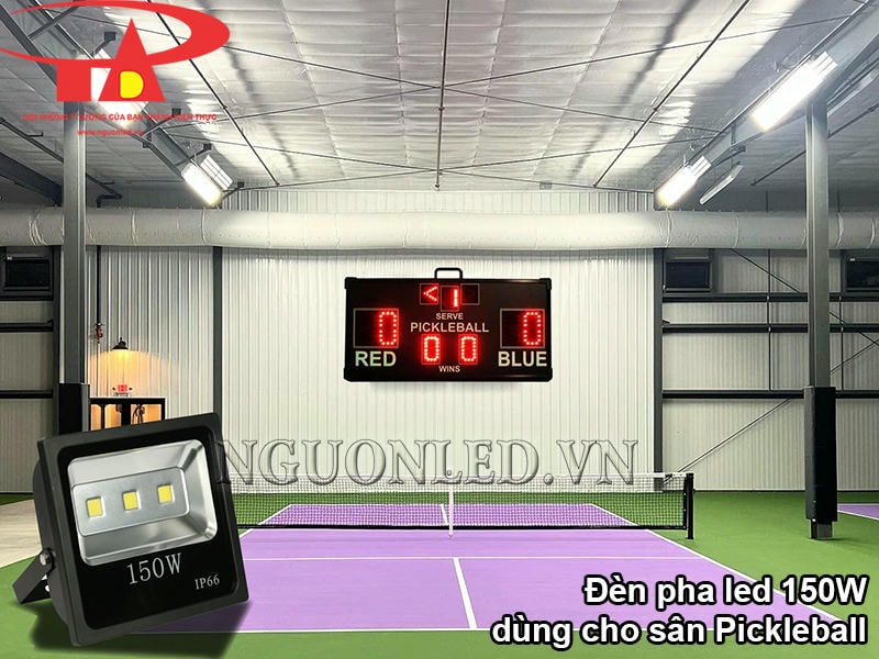 Đèn pha led 150W vỏ đen chiếu sáng cho sân Pickleball