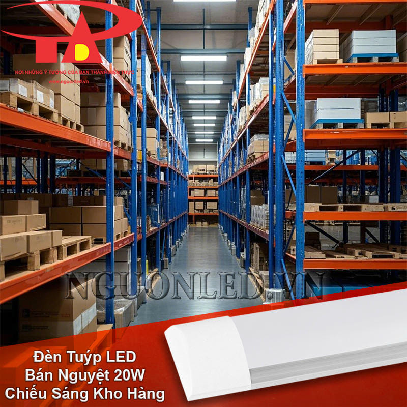 Đèn LED bán nguyệt 20W lắp trong kho hàng có kệ cao và lối đi giữa các dãy hàng hóa