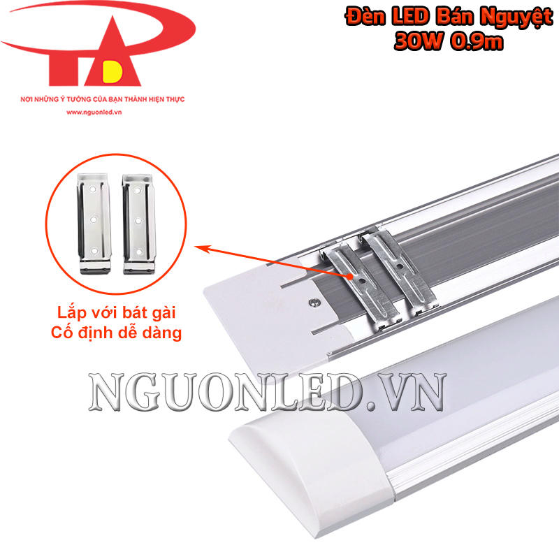Đèn bán nguyệt 30W 0.9m lắp nổi bằng bát gài để căn hướng và giữ thân đèn tại vị trí đã xác định