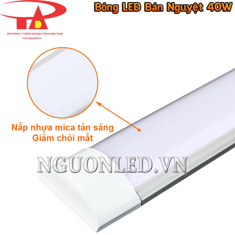 Nắp mica tản sáng của đèn LED bán nguyệt 40W giúp ánh sáng lan đều, giảm chói và bề mặt chiếu sáng mịn hơn