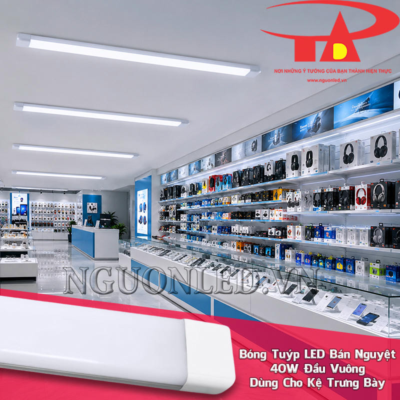 Bóng LED bán nguyệt đầu vuông 40W chạy song song dãy kệ, giúp hàng hóa và nhãn giá dễ quan sát hơn