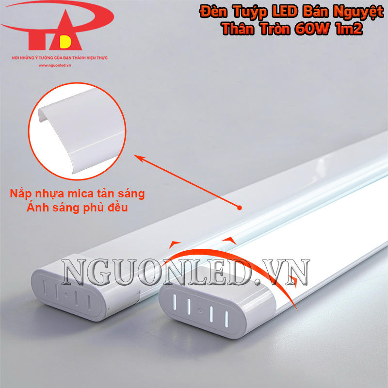 Đèn LED bán nguyệt oval 60W có nắp mica bo cong ở hai cạnh hông, giữ bề mặt phát sáng liền mạch