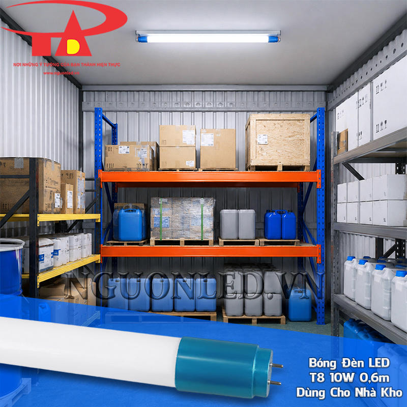 Bóng đèn tuýp LED 10W bố trí theo dãy kệ trong kho nhỏ, hỗ trợ quan sát khu lưu trữ khi kiểm hàng và lấy vật tư