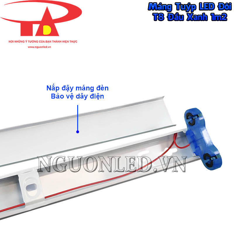 Máng đèn LED T8 1.2m đầu xanh bố trí dây dẫn trong khoang thân và dùng nắp che hoàn thiện phần đi dây
