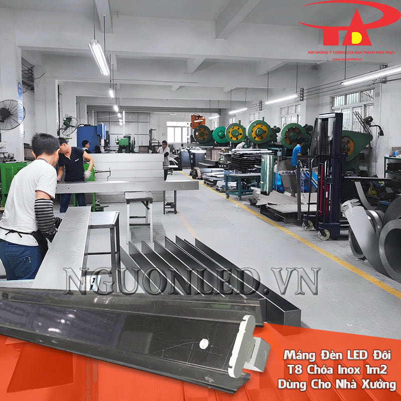 Máng đèn đôi T8 chóa inox 1m2 chiếu sáng theo tuyến nhà xưởng, phục vụ máy móc và các vị trí thao tác