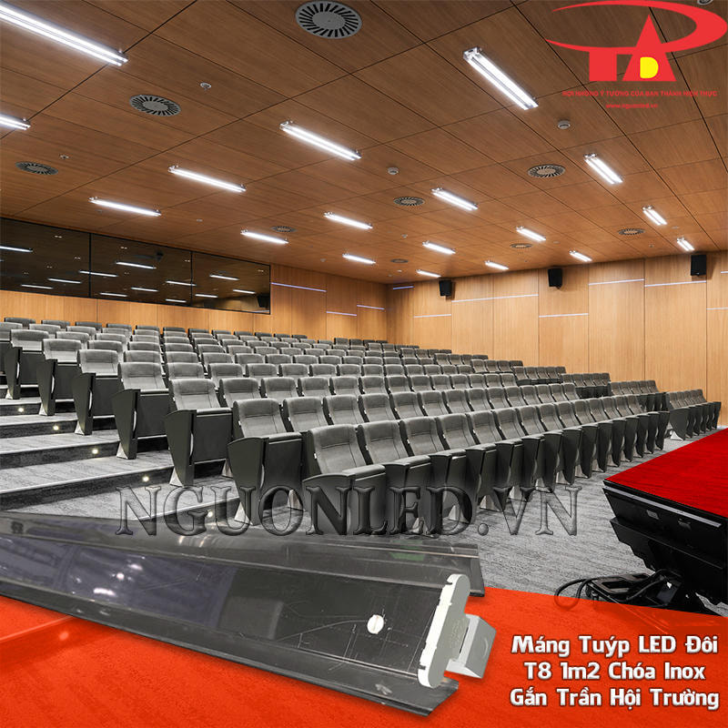 Máng đèn phản quang 1m2 inox bố trí thành các nhịp trên trần hội trường theo khu vực hàng ghế bên dưới