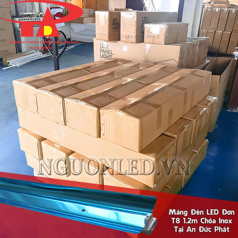 Máng đèn LED 1m2 chóa inox dạng thanh dài được đóng gói và cung cấp tại An Đức Phát