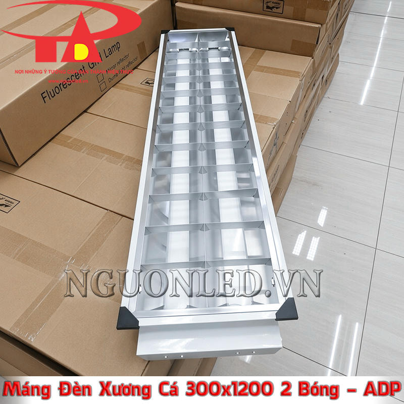 Máng đèn xương cá 300x1200 2 bóng của An Đức Phát được kiểm tra trước khi giao khách
