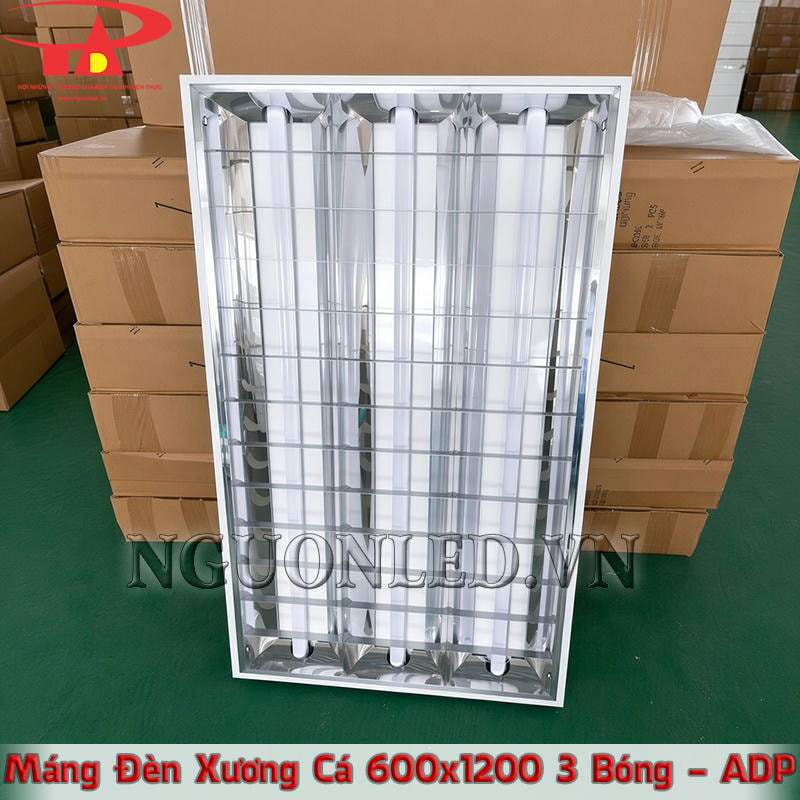 Máng đèn LED xương cá 600x1200 3 bóng được kiểm tra trước khi đóng gói tại An Đức Phát