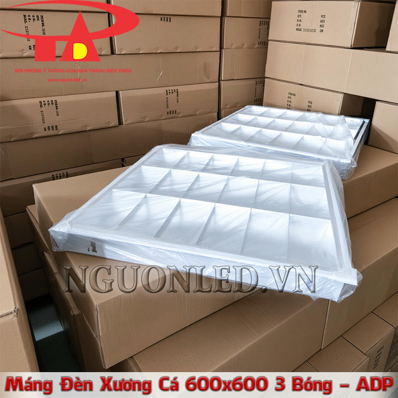 Các bộ máng đèn xương cá 600x600 3 bóng được đóng gói kỹ lưỡng tại An Đức Phá