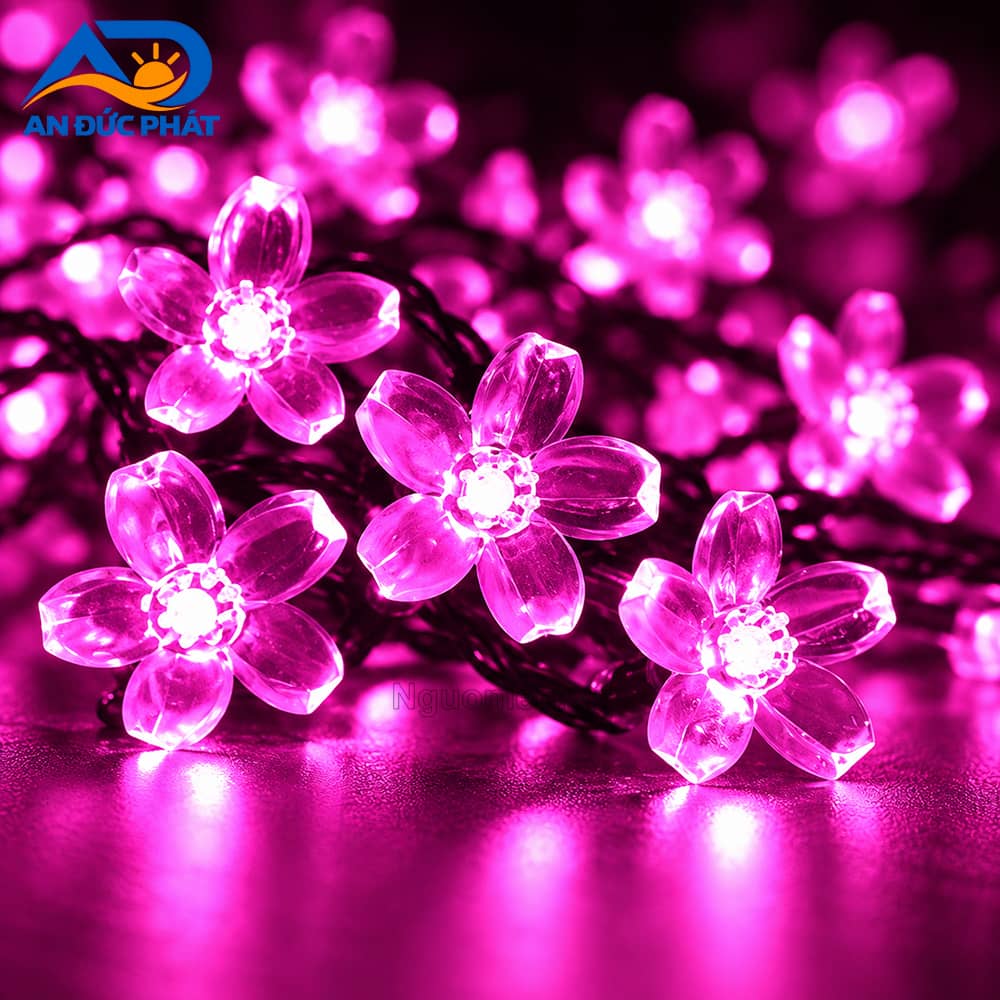  Dây đèn LED hoa anh đào 5m màu hồng với các đầu hoa năm cánh nhựa trong phát sáng rực rỡ.