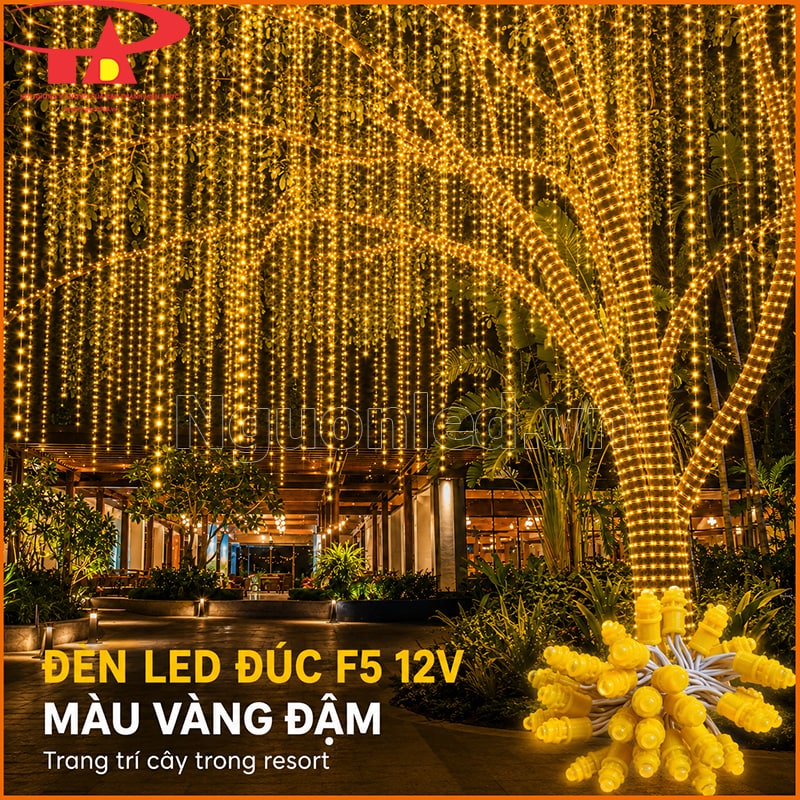 Đèn LED đúc F5 12V màu vàng đậm quấn cây và thả rủ trong khu resort