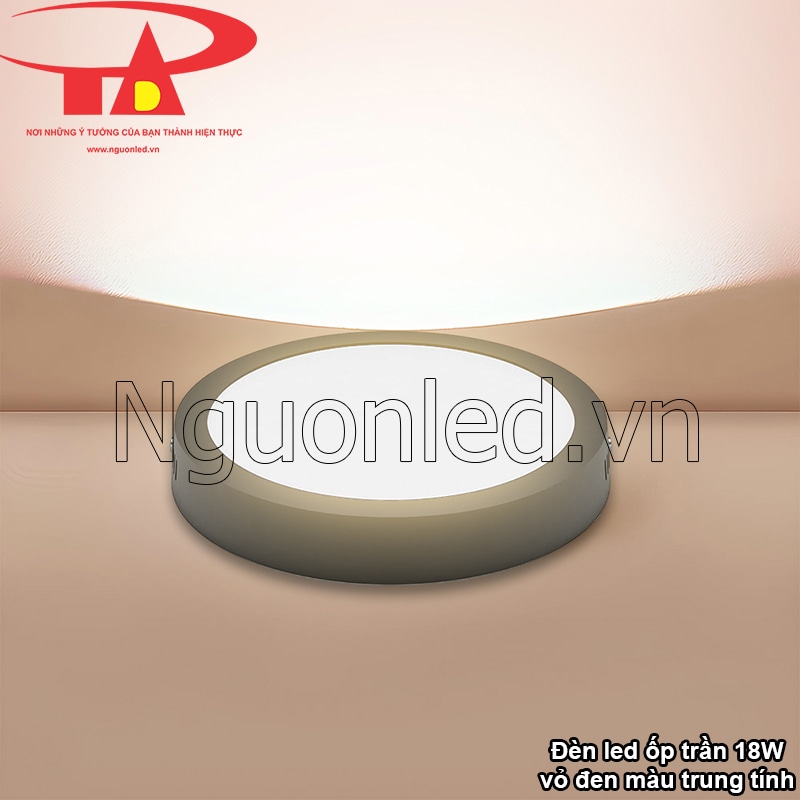 Ánh sáng trung tính 4000K từ đèn led ốp trần 18w tạo không gian làm việc tập trung, rõ nét