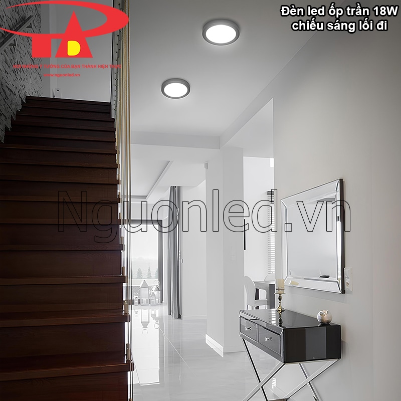 Đèn led ốp trần 18W viền đen phù hợp cho không gian hành lang, giúp chiếu sáng đồng đều và an toàn khi di chuyển