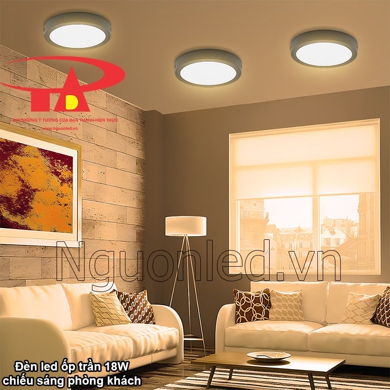 Phòng khách ấm cúng ngập tràn ánh sáng vàng từ đèn LED ốp trần tròn 18W viền đen