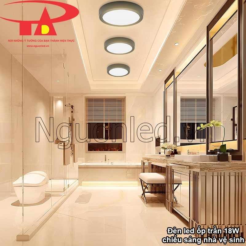 Nhà vệ sinh thư thái với ánh sáng vàng dịu từ đèn ốp trần tròn 18W lắp đặt an toàn