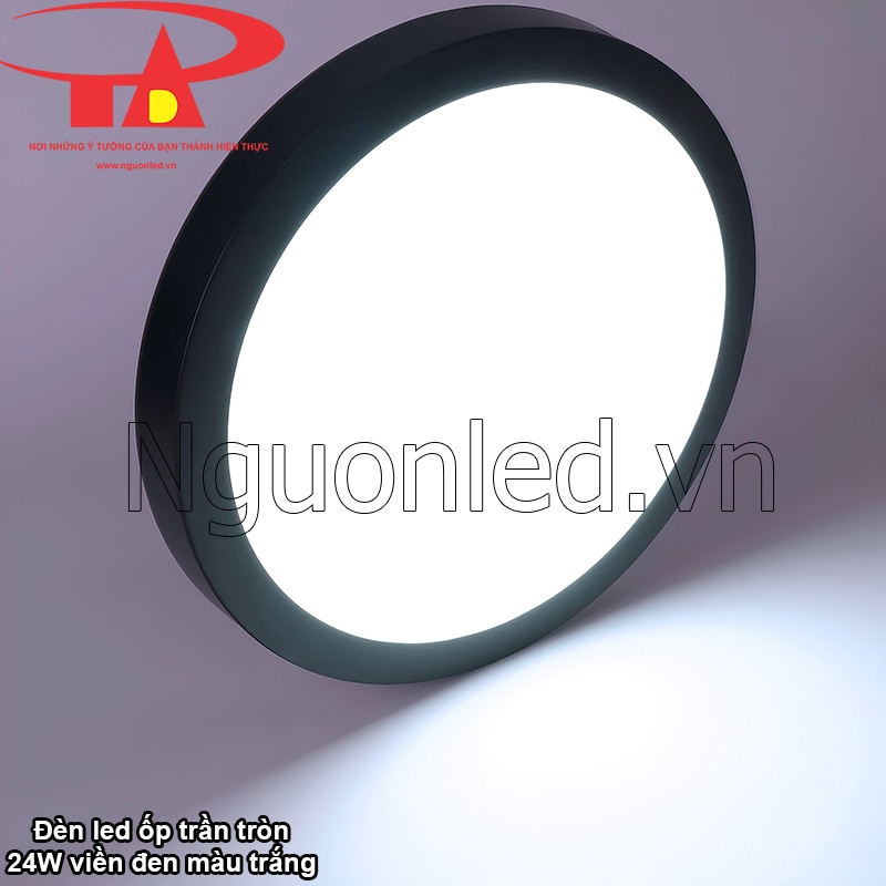 Ánh sáng trắng 6500K tỏa ra từ đèn LED ốp trần tròn 24W viền đen