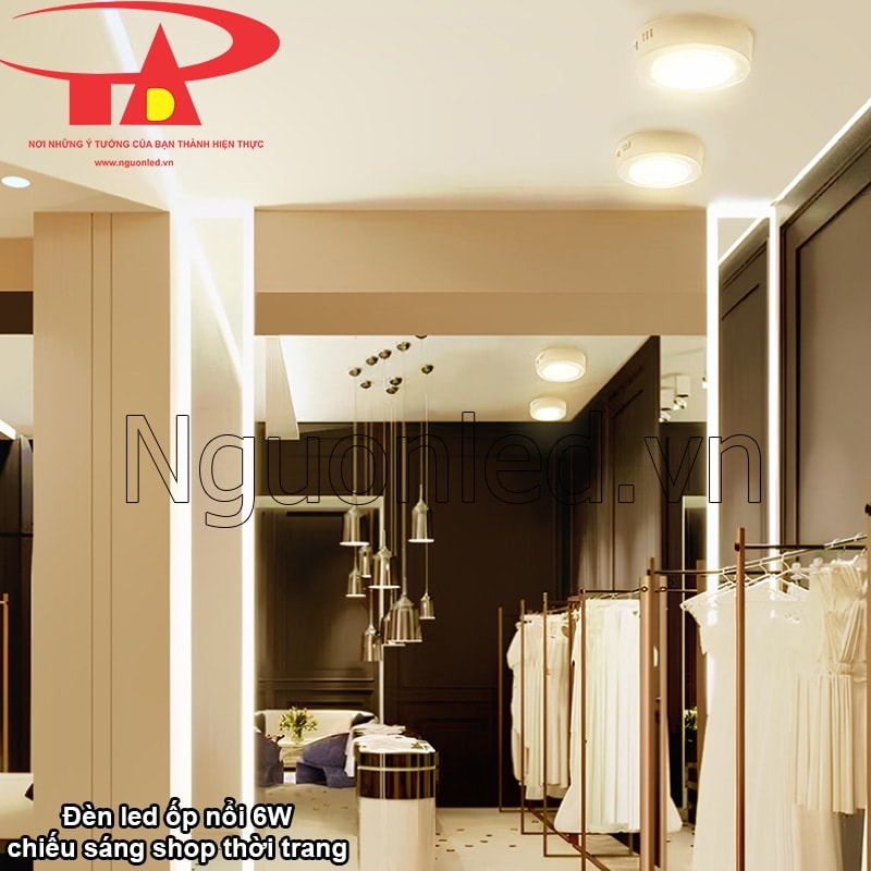 Đèn LED ốp trần tròn 6W với ánh sáng vàng giúp shop thời trang nổi bật sản phẩm và thu hút khách hàng