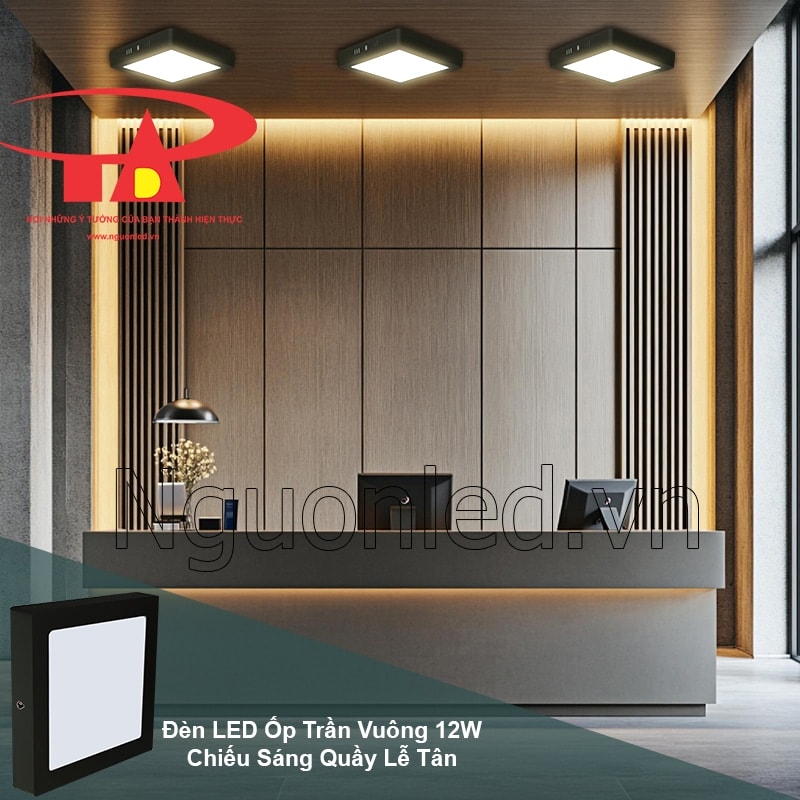 Ánh sáng ấm cúng từ đèn ốp trần vuông 12W, gây ấn tượng tốt với khách hàng tại lễ tân