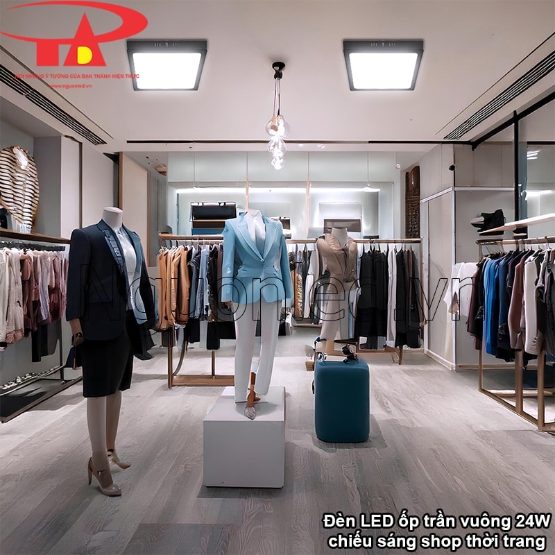 Tôn bật sản phẩm trong không gian shop bằng ánh sáng nổi bật từ đèn LED vuông ốp trần