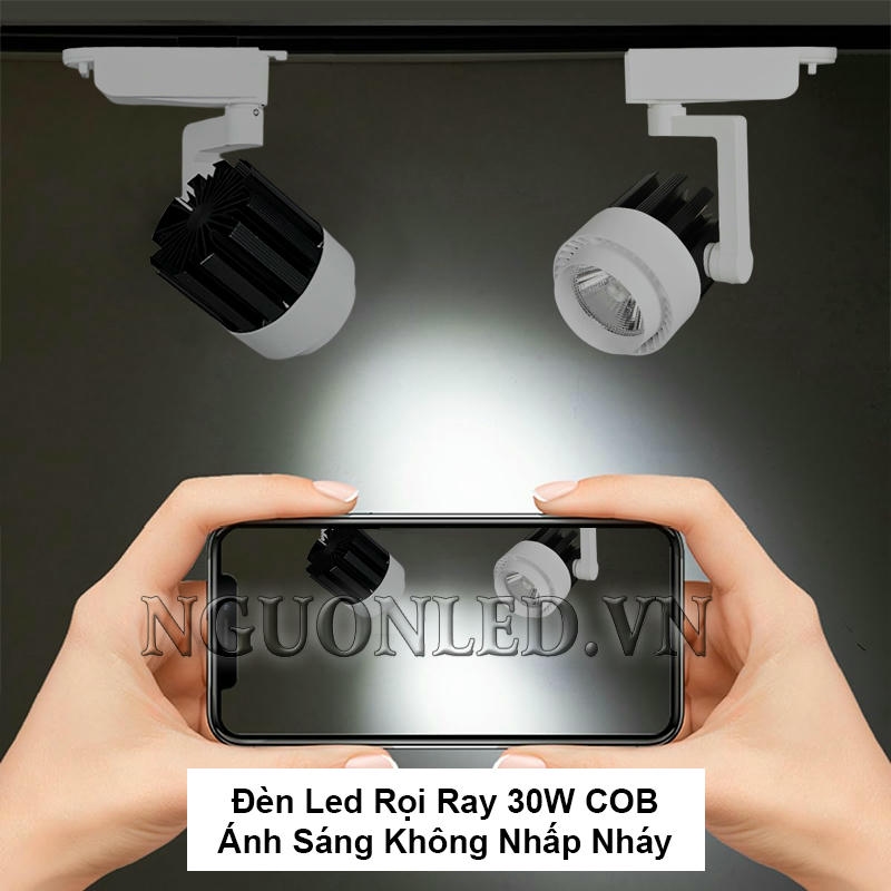 Đèn led thanh ray 30W sử dụng chip COB giúp ánh sáng ổn định, không nhấp nháy