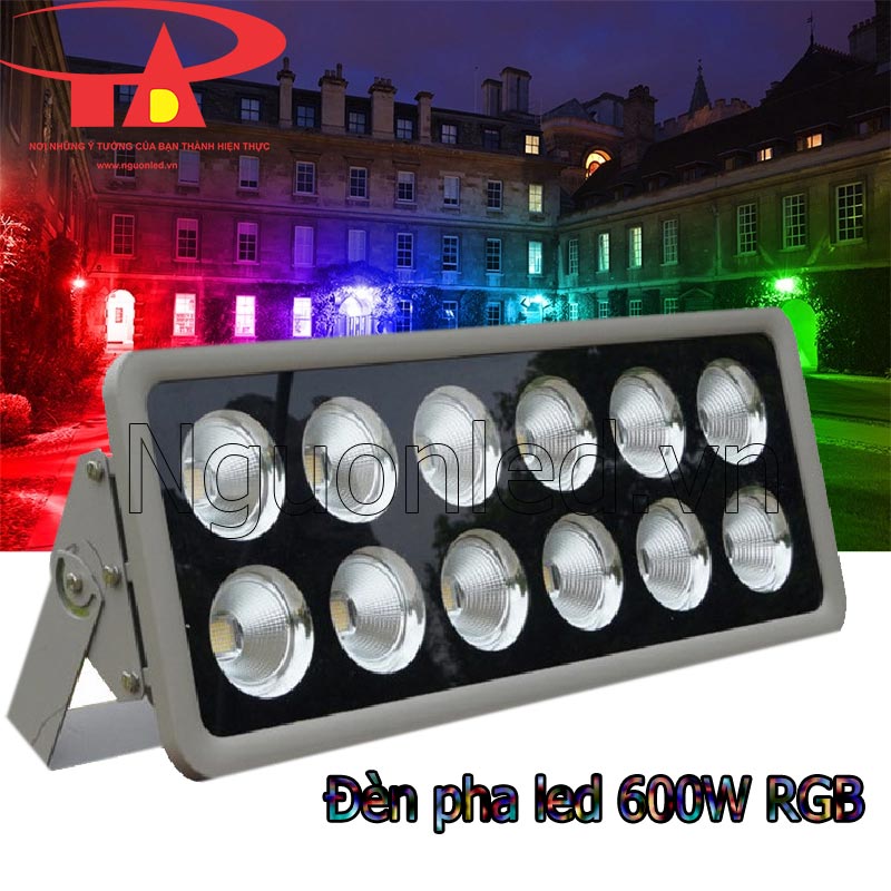 Khuôn viên lung linh với đèn pha ly RGB 600W