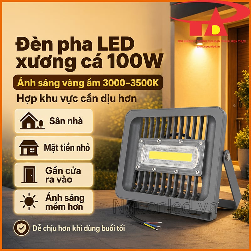 Đèn pha LED xương cá 100W ánh sáng vàng ấm 3000–3500K cho sân nhà và mặt tiền nhỏ