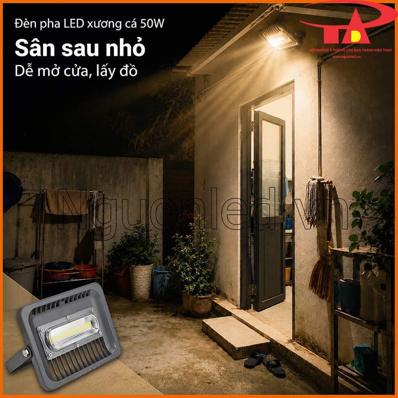 Đèn pha LED xương cá 50W chiếu sáng sân sau nhỏ và khu vực cửa phụ