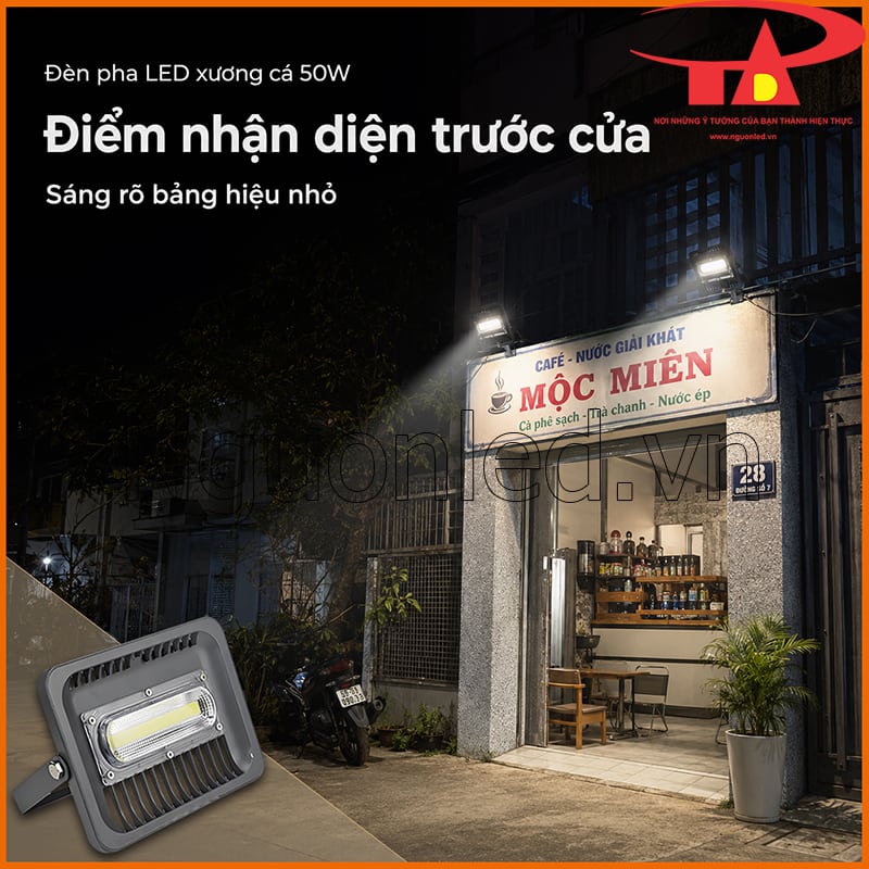 Đèn pha xương cá 50W chiếu sáng bảng hiệu nhỏ và điểm nhận diện trước cửa