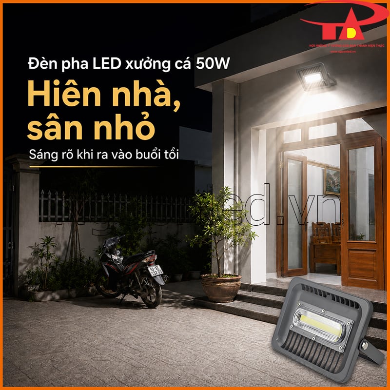 Đèn pha LED xương cá 50W chiếu sáng hiên nhà và sân nhỏ vào buổi tối