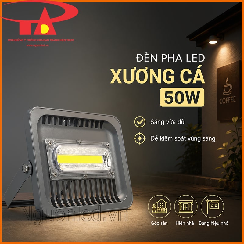 Đèn pha xương cá 50W chiếu sáng góc sân, hiên nhà và bảng hiệu nhỏ vào buổi tối
