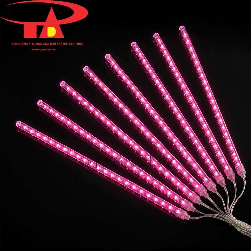 Đèn LED sao băng màu hồng loại tốt tạo vệt sáng rơi mềm cho cây xanh, mái hiên và sân vườn