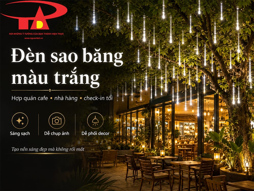 Đèn sao băng trắng trang trí khu ngoài trời nhà hàng, vệt sáng rơi tạo điểm nhấn cho lối vào