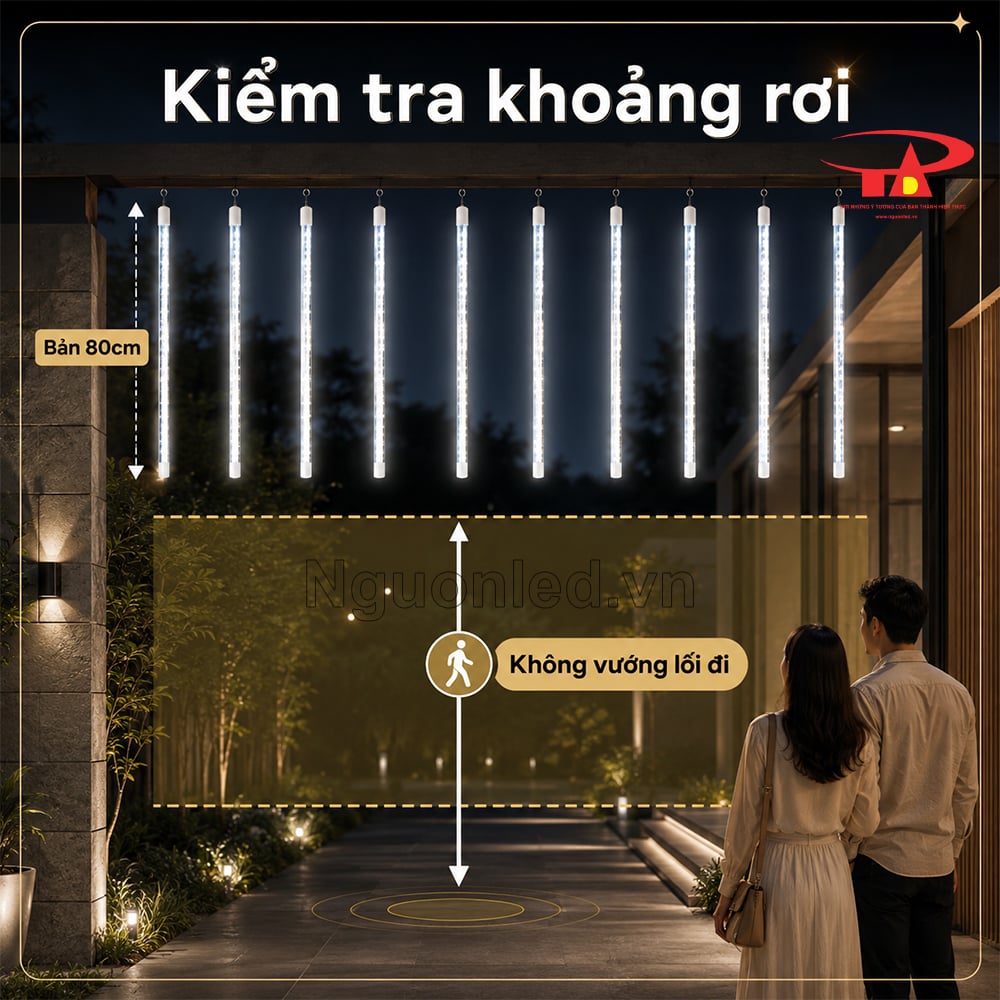 Đèn sao băng trắng 80cm treo dọc hàng cây lối vào
